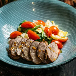 Салат з качиною грудкою